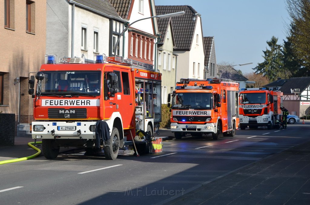 Feuer 3 Dachstuhlbrand Koeln Rath Heumar Gut Maarhausen Eilerstr P264.JPG